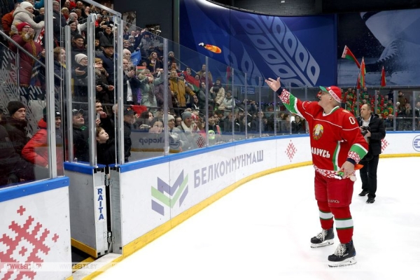 Хоккейная команда Президента Беларуси выиграла в матче любительского турнира Хоккейная команда Президента Беларуси выиграла в матче любительского турнира