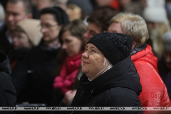 Католики празднуют Рождество Христово Католики празднуют Рождество Христово