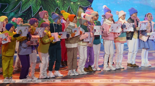 Лукашенко рассказал о новогодних традициях суверенной Беларуси и предложил завести еще одну Лукашенко рассказал о новогодних традициях суверенной Беларуси и предложил завести еще одну