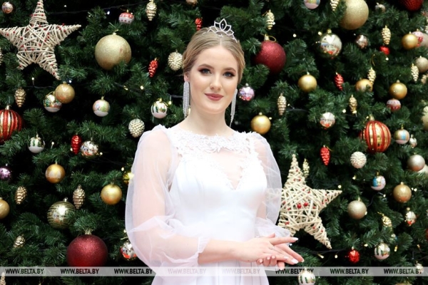 Ярко и очень позитивно. Новогодний бал для молодежи прошел во Дворце Независимости