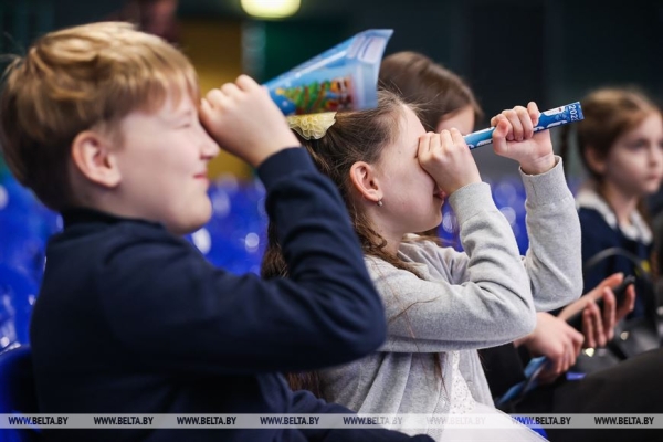 Вы знали, что акции "Наши дети" и президентской елке уже почти 30 лет? Вспоминаем историю этой новогодней традиции Вы знали, что акции "Наши дети" и президентской елке уже почти 30 лет? Вспоминаем историю этой новогодней традиции