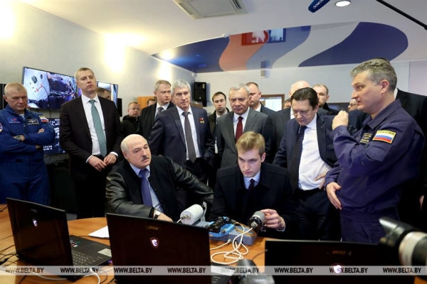 Скептикам наперекор. Как Лукашенко выводил в космос суверенную Беларусь