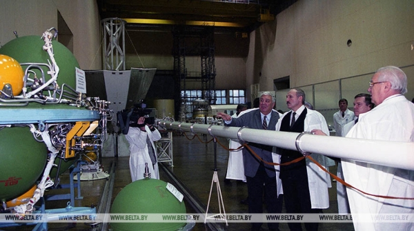 Скептикам наперекор. Как Лукашенко выводил в космос суверенную Беларусь
