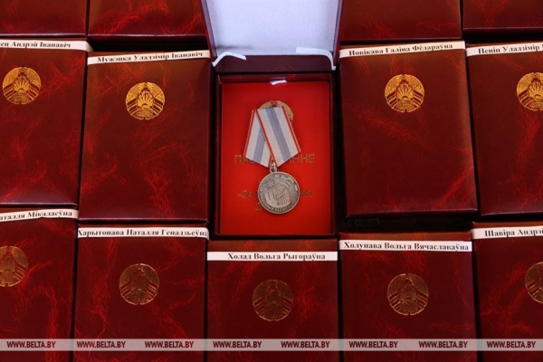 Головченко вручил госнаграды представителям различных сфер Головченко вручил госнаграды представителям различных сфер