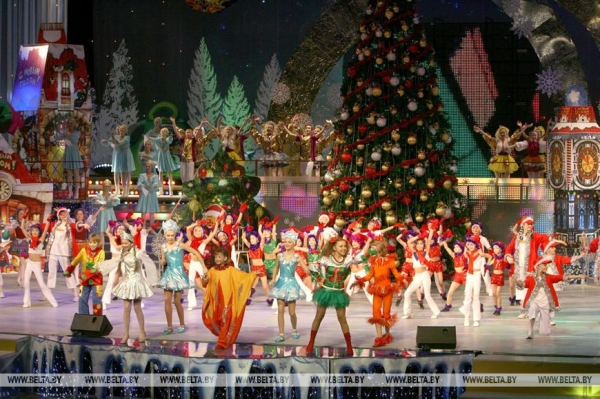 Вы знали, что акции "Наши дети" и президентской елке уже почти 30 лет? Вспоминаем историю этой новогодней традиции Вы знали, что акции "Наши дети" и президентской елке уже почти 30 лет? Вспоминаем историю этой новогодней традиции