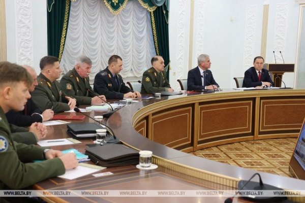 Хренин: мы обязаны реагировать на обстановку вокруг Беларуси и готовить свои Вооруженные Силы к обороне Хренин: мы обязаны реагировать на обстановку вокруг Беларуси и готовить свои Вооруженные Силы к обороне