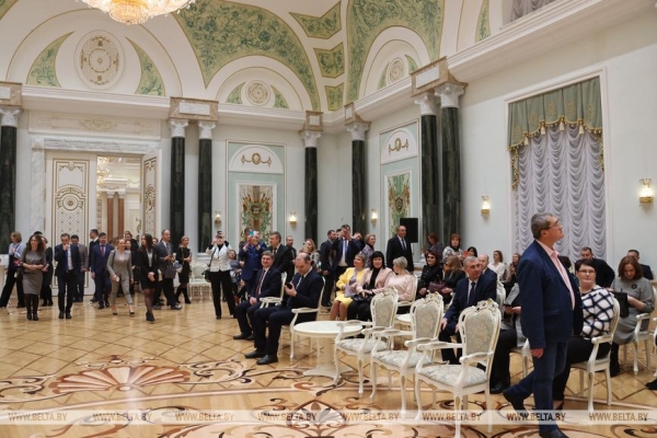 Гости Дворца Независимости разные, но эмоции всегда одни - восторг и восхищение Гости Дворца Независимости разные, но эмоции всегда одни - восторг и восхищение