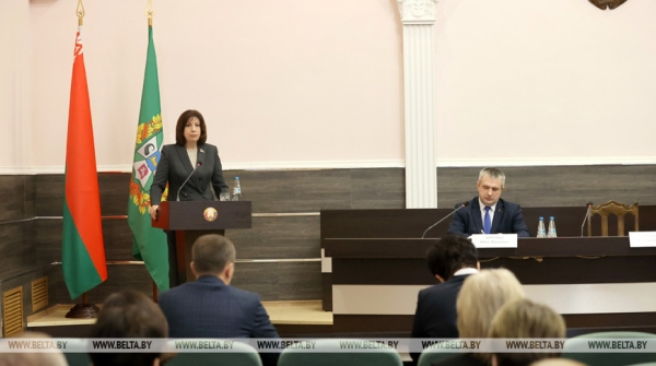 Кочанова: принимаемые законы должны работать на перспективу