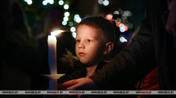 Лукашенко: пусть нынешнее Рождество станет новой точкой отсчета для добрых дел Лукашенко: пусть нынешнее Рождество станет новой точкой отсчета для добрых дел