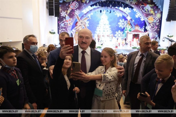 Вы знали, что акции "Наши дети" и президентской елке уже почти 30 лет? Вспоминаем историю этой новогодней традиции Вы знали, что акции "Наши дети" и президентской елке уже почти 30 лет? Вспоминаем историю этой новогодней традиции