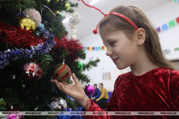 Книги и приставка в подарок. Перцов поздравил воспитанников SOS-Детской деревни в Марьиной Горке