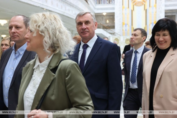 Гости Дворца Независимости разные, но эмоции всегда одни - восторг и восхищение Гости Дворца Независимости разные, но эмоции всегда одни - восторг и восхищение