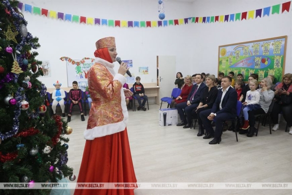 Книги и приставка в подарок. Перцов поздравил воспитанников SOS-Детской деревни в Марьиной Горке