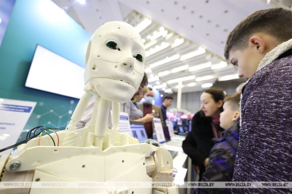 ФОТОФАКТ: Второй день работы выставки "Беларусь интеллектуальная"