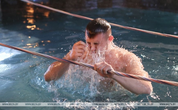 ФОТОРЕПОРТАЖ: Крещенские купания проходят в Беларуси