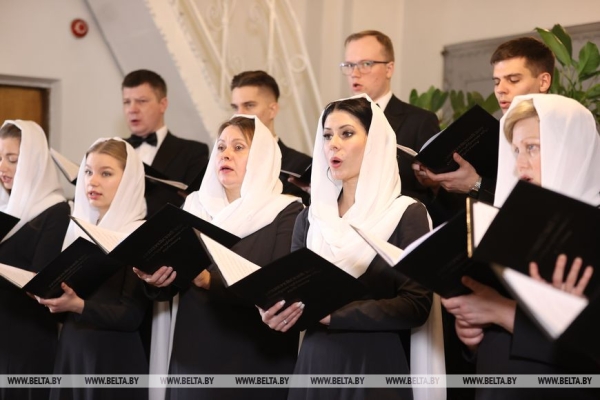 ФОТОФАКТ: От Сочельника - к Рождеству. Праздничные богослужения начались в православных храмах ФОТОФАКТ: От Сочельника - к Рождеству. Праздничные богослужения начались в православных храмах