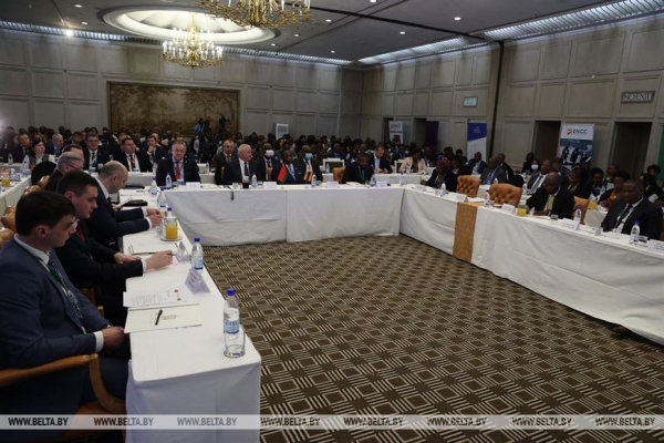 Трансконтинентальный мост, инвестиции и белорусское мороженое в Африке. Подробности бизнес-форума в Хараре Трансконтинентальный мост, инвестиции и белорусское мороженое в Африке. Подробности бизнес-форума в Хараре