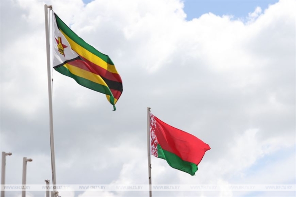 Лукашенко прибыл с государственным визитом в Зимбабве Лукашенко прибыл с государственным визитом в Зимбабве