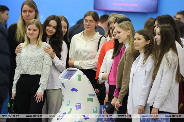 Электрокары, ноутбуки, лекарства от рака. Чем удивила "Беларусь интеллектуальная"