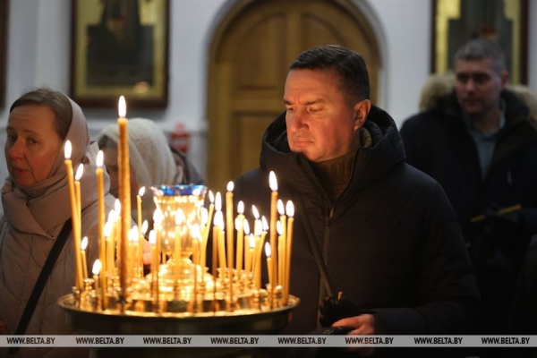 ФОТОФАКТ: От Сочельника - к Рождеству. Праздничные богослужения начались в православных храмах ФОТОФАКТ: От Сочельника - к Рождеству. Праздничные богослужения начались в православных храмах