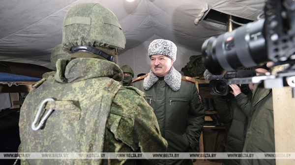 Рецепт мира от Лукашенко, стройка без "говорильни", экспорт, дела военные и обет на Рождество. Подробности недели Президента