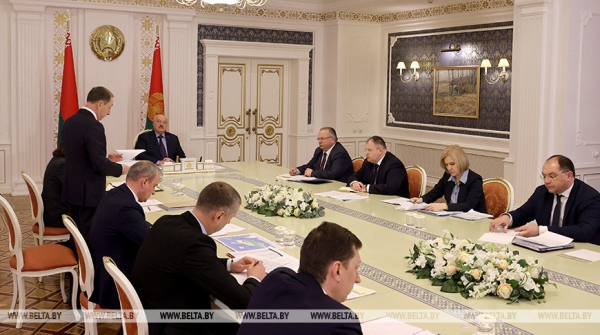 Лукашенко потребовал форсировать строительство белорусских портов в России