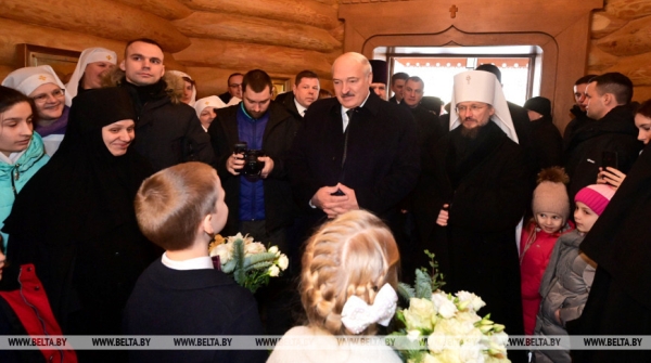 Рецепт мира от Лукашенко, стройка без "говорильни", экспорт, дела военные и обет на Рождество. Подробности недели Президента