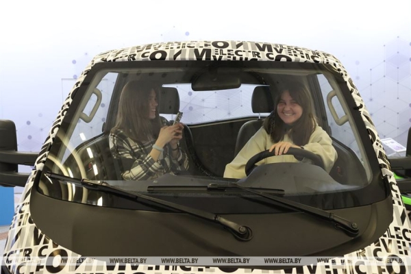 Электрокары, ноутбуки, лекарства от рака. Чем удивила "Беларусь интеллектуальная"