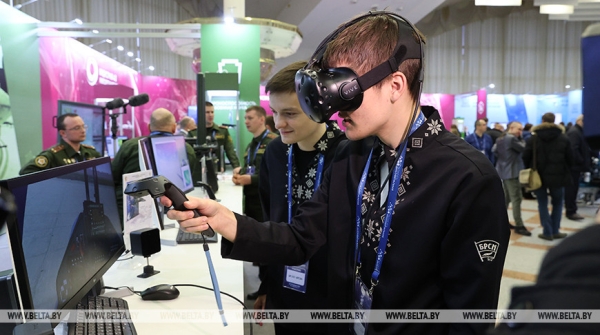 Электрокары, ноутбуки, лекарства от рака. Чем удивила "Беларусь интеллектуальная"