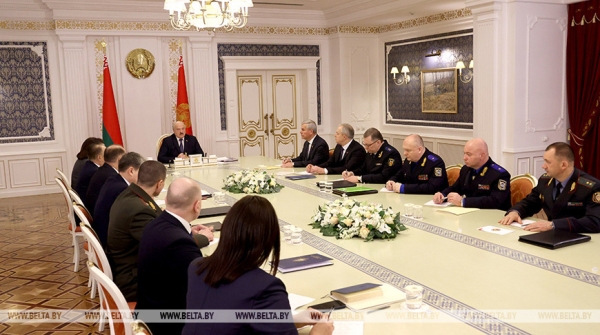 Рубежи Родины, шанс для беглых, новые реалии для ИП и задачка со звездочкой. Подробности недели Президента