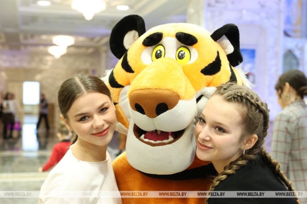 Волшебная "Академия времени": новогоднее представление для детей прошло во Дворце Независимости Волшебная "Академия времени": новогоднее представление для детей прошло во Дворце Независимости