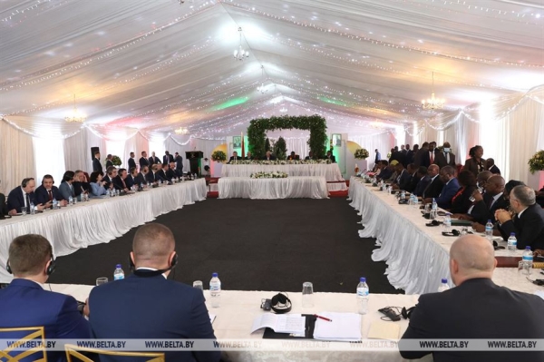 Лукашенко: инвестиционные и кооперационные проекты с Зимбабве станут основой продолжения сотрудничества Лукашенко: инвестиционные и кооперационные проекты с Зимбабве станут основой продолжения сотрудничества