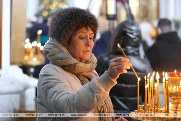 ФОТОФАКТ: От Сочельника - к Рождеству. Праздничные богослужения начались в православных храмах ФОТОФАКТ: От Сочельника - к Рождеству. Праздничные богослужения начались в православных храмах