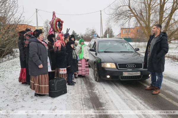 Открывай ворота, Коляда в гости пришла. Как на пинском Полесье живет народный рождественский обряд Открывай ворота, Коляда в гости пришла. Как на пинском Полесье живет народный рождественский обряд
