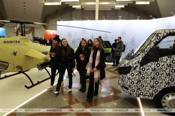 Электрокары, ноутбуки, лекарства от рака. Чем удивила "Беларусь интеллектуальная"