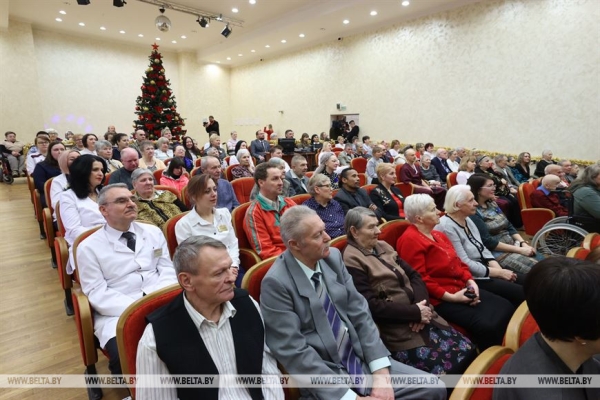 Сертификат на Br10 тыс. вручила Кочанова Дому-интернату для пенсионеров и инвалидов в Минске