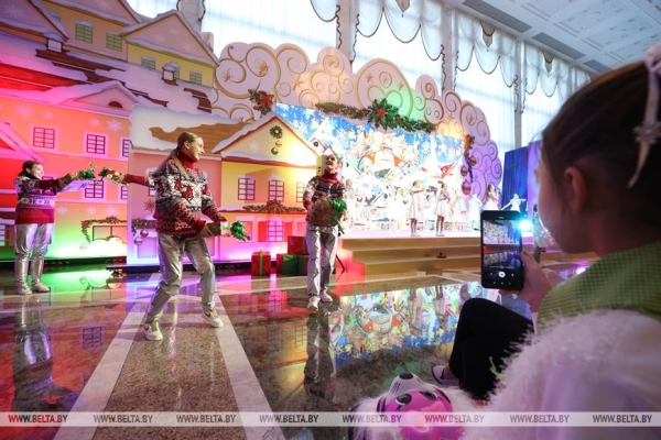 Волшебная "Академия времени": новогоднее представление для детей прошло во Дворце Независимости Волшебная "Академия времени": новогоднее представление для детей прошло во Дворце Независимости