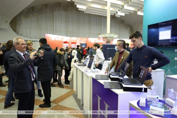 ФОТОФАКТ: Второй день работы выставки "Беларусь интеллектуальная"