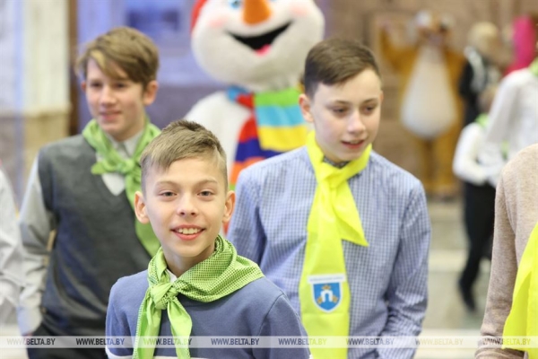 Волшебная "Академия времени": новогоднее представление для детей прошло во Дворце Независимости Волшебная "Академия времени": новогоднее представление для детей прошло во Дворце Независимости