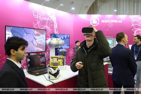 Электрокары, ноутбуки, лекарства от рака. Чем удивила "Беларусь интеллектуальная"