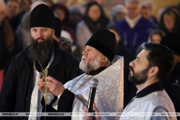 ФОТОРЕПОРТАЖ: Крещенские купания проходят в Беларуси