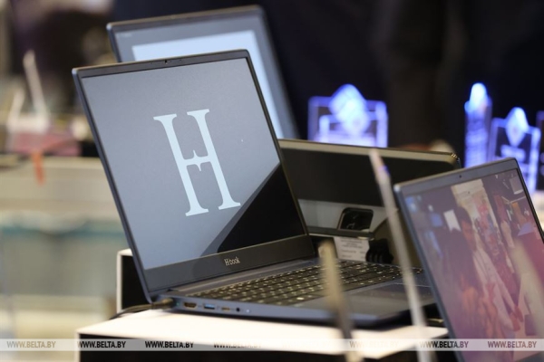 Электрокары, ноутбуки, лекарства от рака. Чем удивила "Беларусь интеллектуальная"