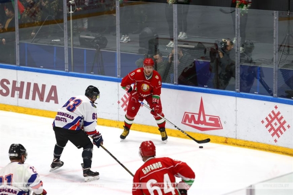 Хоккейная команда Президента Беларуси одержала третью победу в играх любительского турнира Хоккейная команда Президента Беларуси одержала третью победу в играх любительского турнира