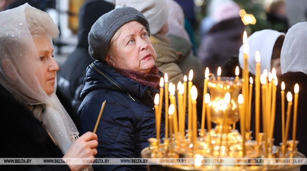 ФОТОФАКТ: От Сочельника - к Рождеству. Праздничные богослужения начались в православных храмах ФОТОФАКТ: От Сочельника - к Рождеству. Праздничные богослужения начались в православных храмах