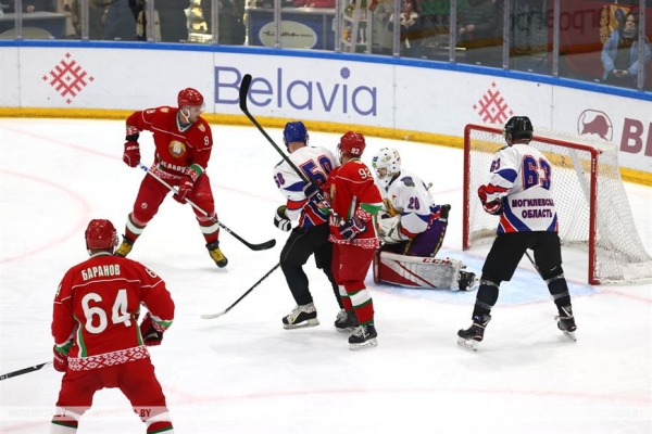 Хоккейная команда Президента Беларуси одержала третью победу в играх любительского турнира Хоккейная команда Президента Беларуси одержала третью победу в играх любительского турнира