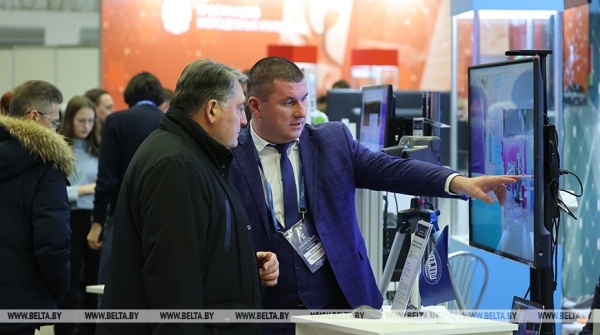 Электрокары, ноутбуки, лекарства от рака. Чем удивила "Беларусь интеллектуальная"