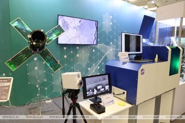 Электрокары, ноутбуки, лекарства от рака. Чем удивила "Беларусь интеллектуальная"