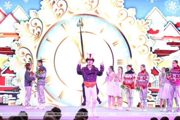 Волшебная "Академия времени": новогоднее представление для детей прошло во Дворце Независимости Волшебная "Академия времени": новогоднее представление для детей прошло во Дворце Независимости