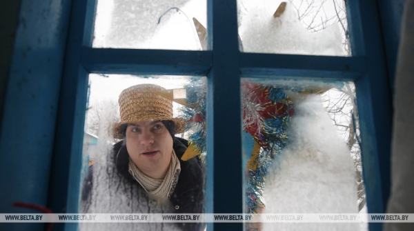 Коза, медведь и рождественская звезда. Как колядуют в Щучинском районе