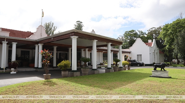 Лукашенко и Мнангагва проводят официальные переговоры Лукашенко и Мнангагва проводят официальные переговоры